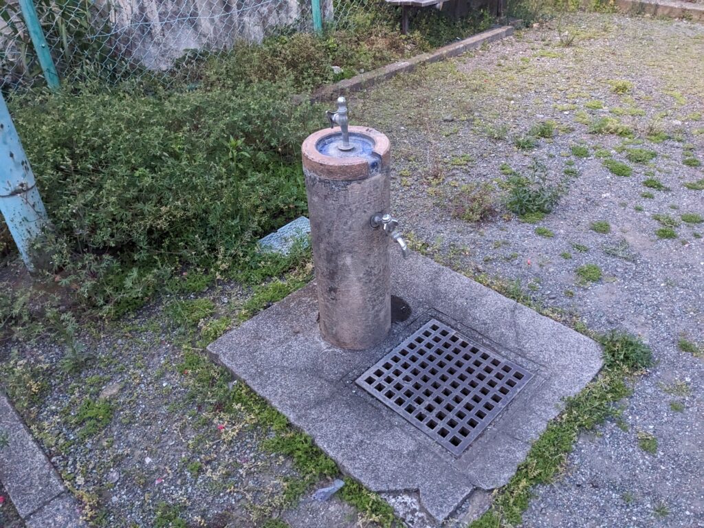 厚木市の西の前公園の水道