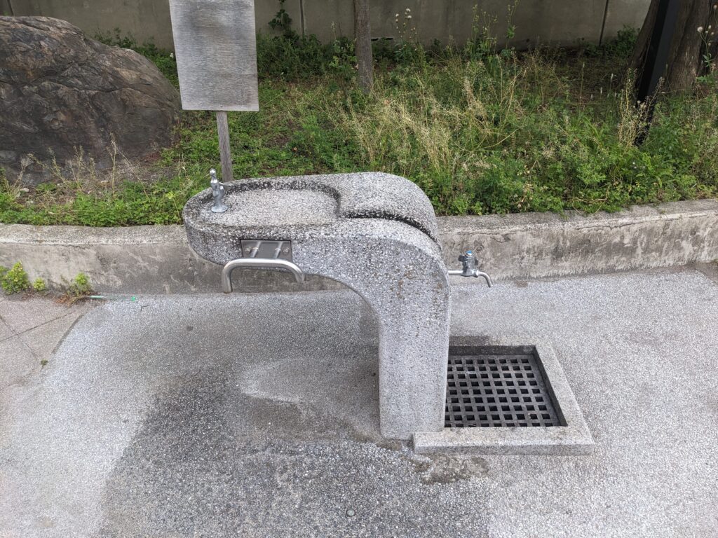 厚木市にある大手公園の水道