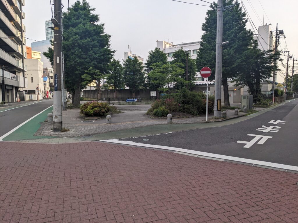 厚木市にある大手公園の外観