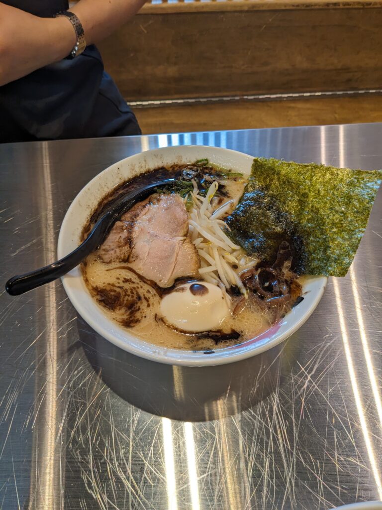 豚骨らーめん「ぶたきち」本厚木店の「らーめん黒」